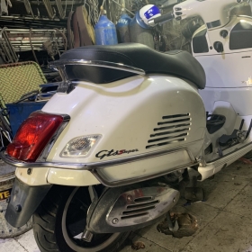 Khung viền 2 món Đuôi & Mỏ Vè Vespa GTS
